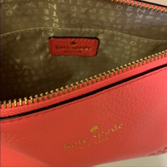 Kate Spade “Wakefield Lane” Pebbled Leather Crosssbody Purse - Picture 4 of 6